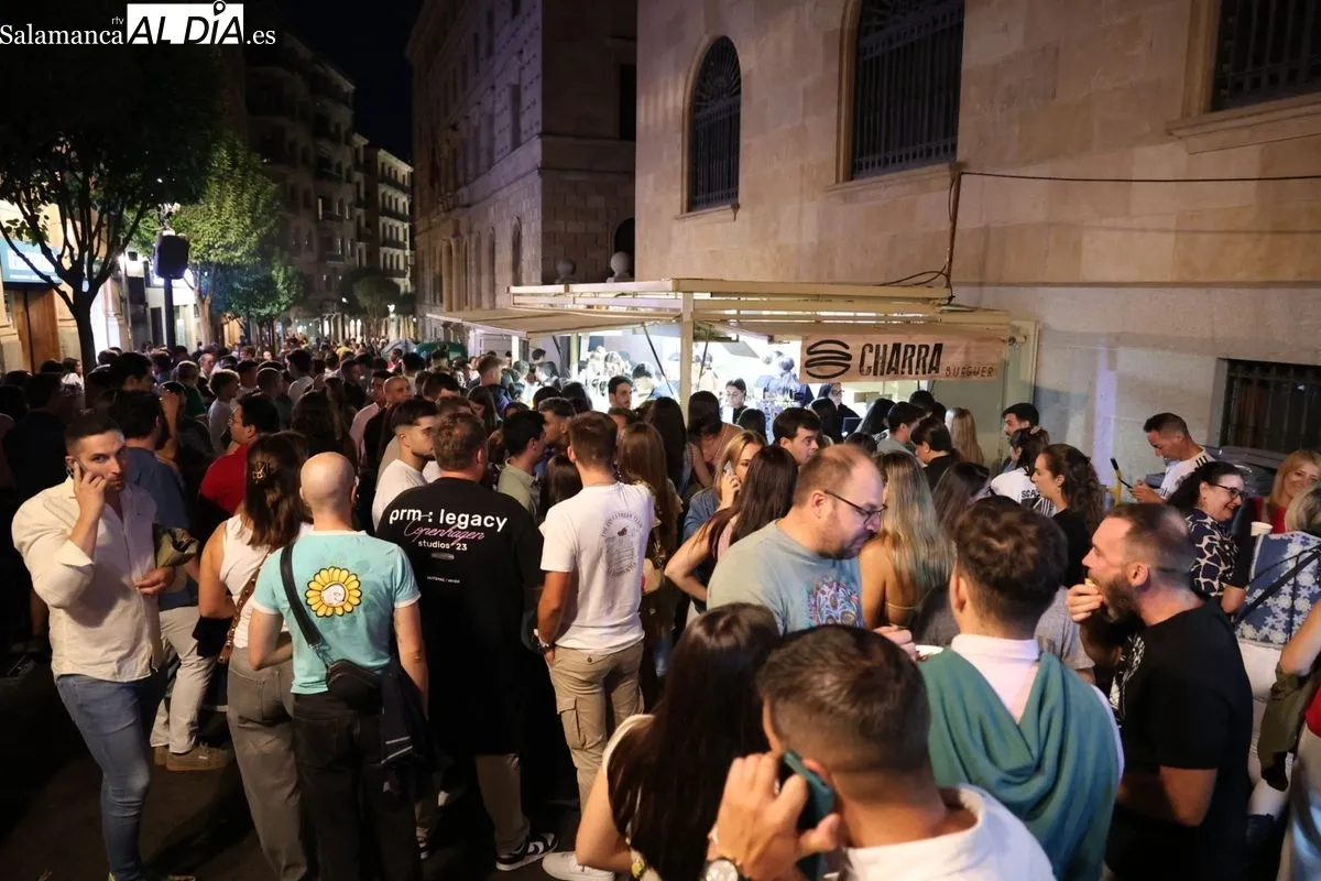 Gran respuesta de público a la Feria de Día en la calle Rector Lucena