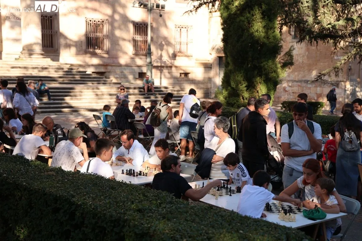 Feria del Ajedrez en la Plaza de Anaya. Foto de David Sañudo