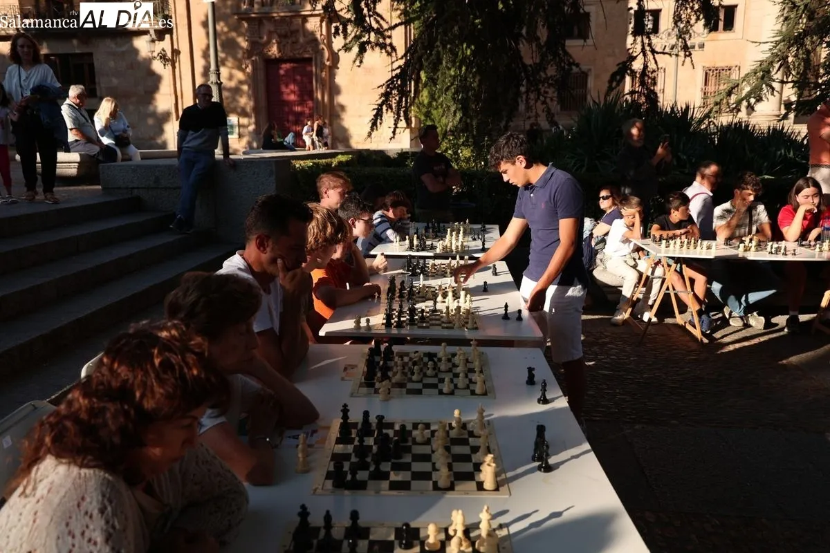Feria del Ajedrez en la Plaza de Anaya. Foto de David Sañudo