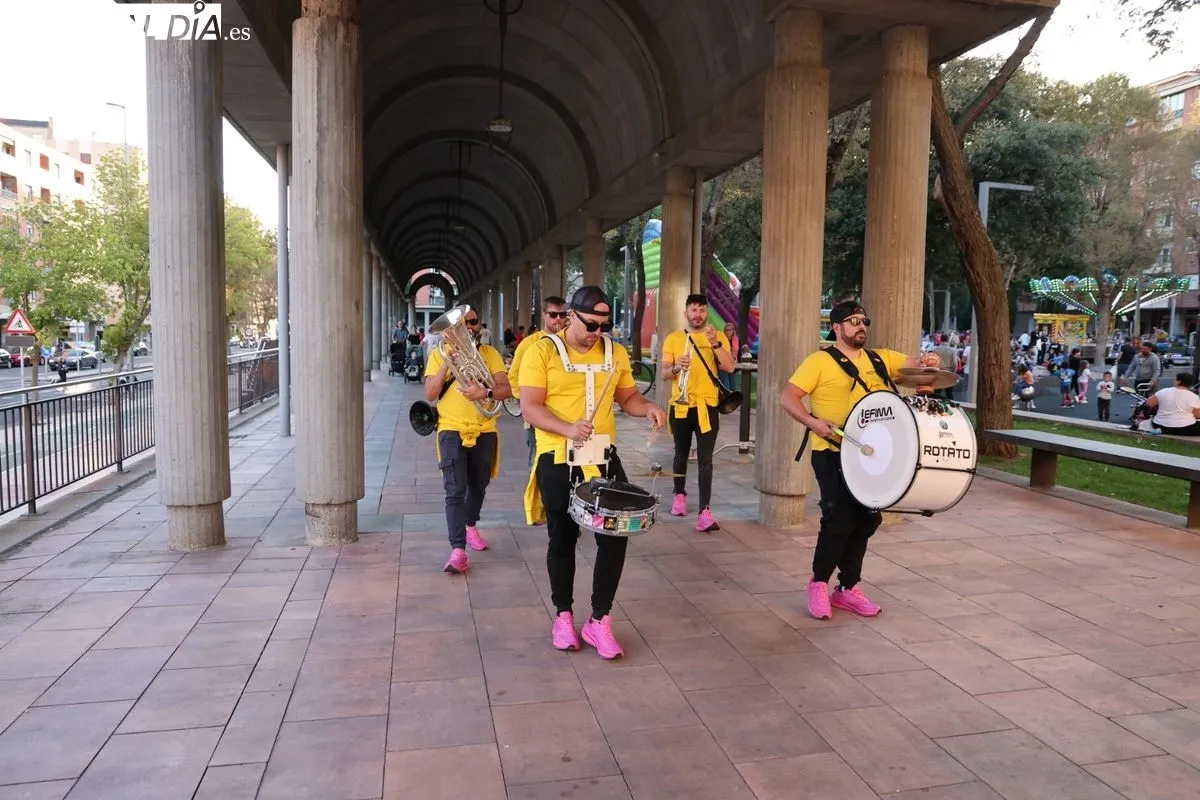 Actividades en la plaza de Barcelona con motivo de las fiestas del barrio Garrido. Foto: David Sañudo