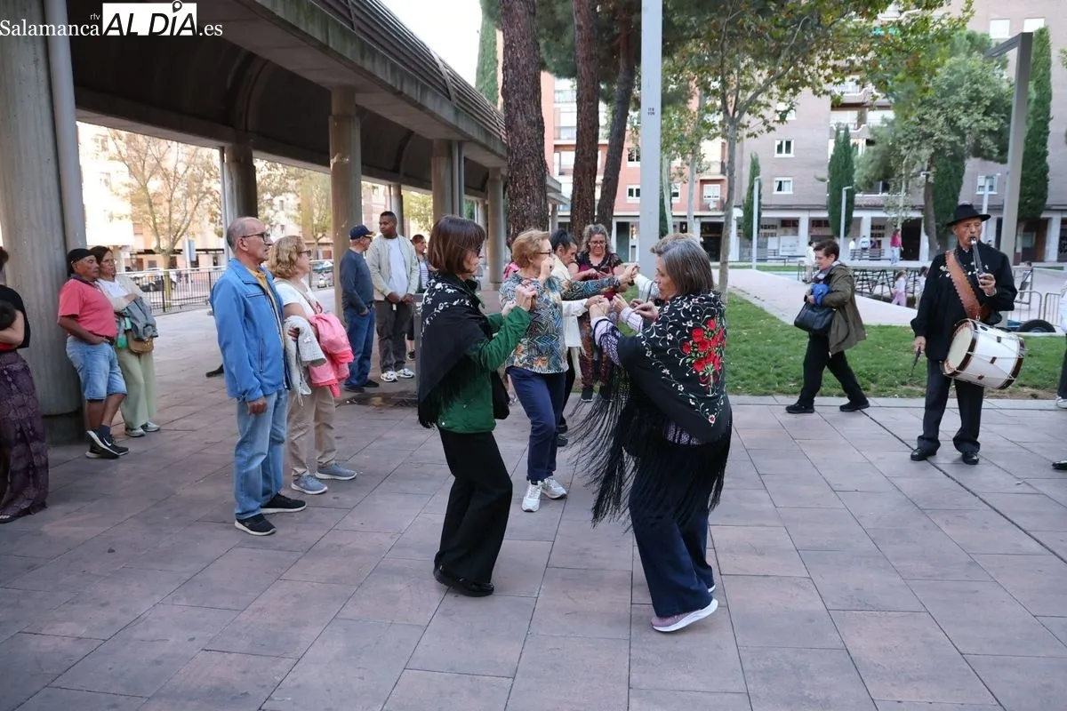 Actividades en la plaza de Barcelona con motivo de las fiestas del barrio Garrido. Foto: David Sañudo