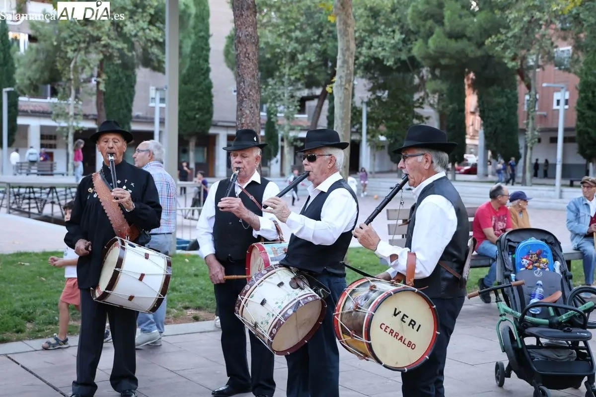 Actividades en la plaza de Barcelona con motivo de las fiestas del barrio Garrido. Foto: David Sañudo