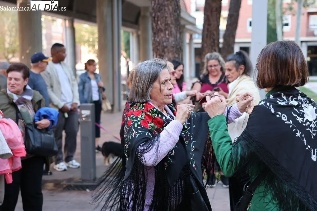 Actividades en la plaza de Barcelona con motivo de las fiestas del barrio Garrido. Foto: David Sañudo