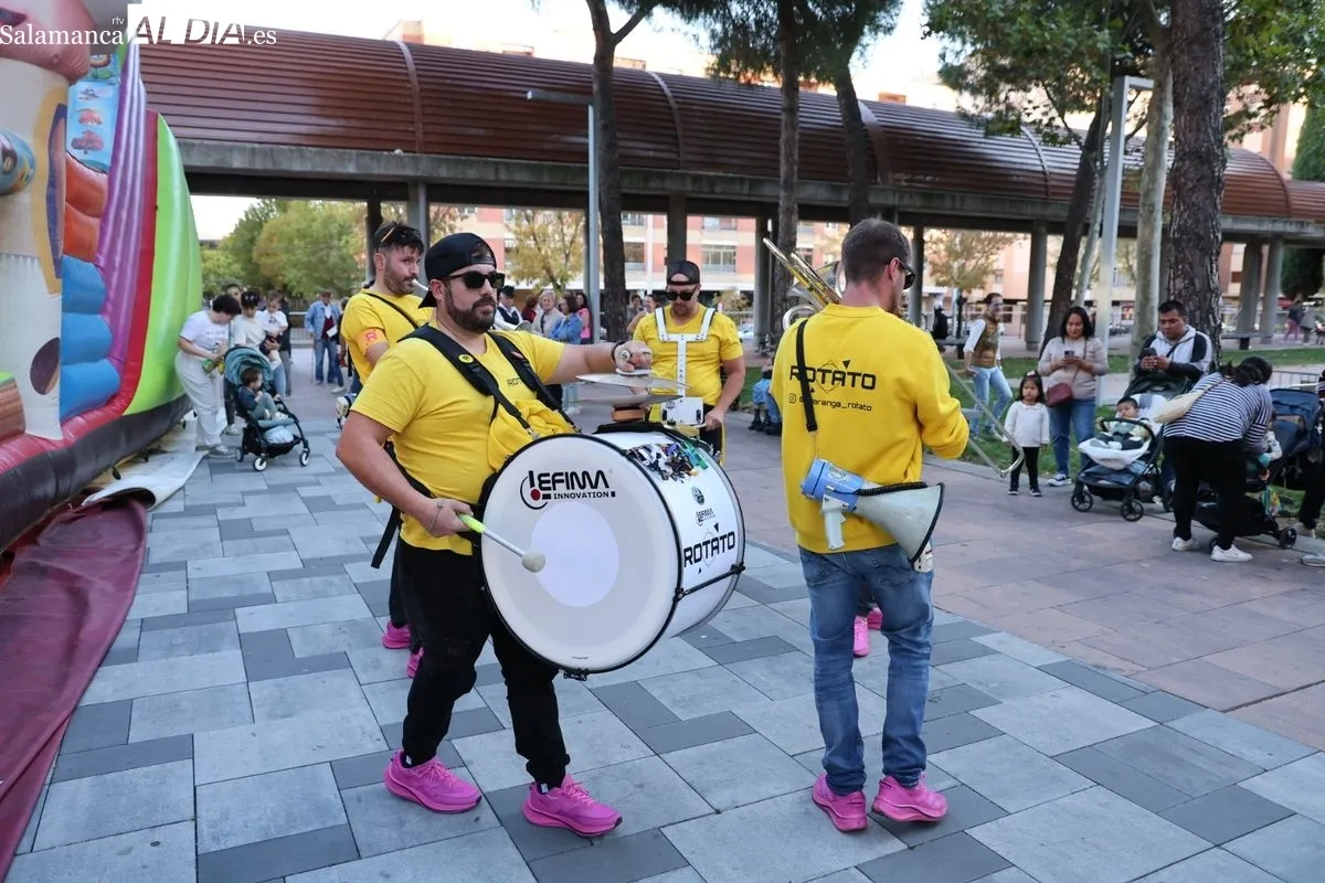 Actividades en la plaza de Barcelona con motivo de las fiestas del barrio Garrido. Foto: David Sañudo