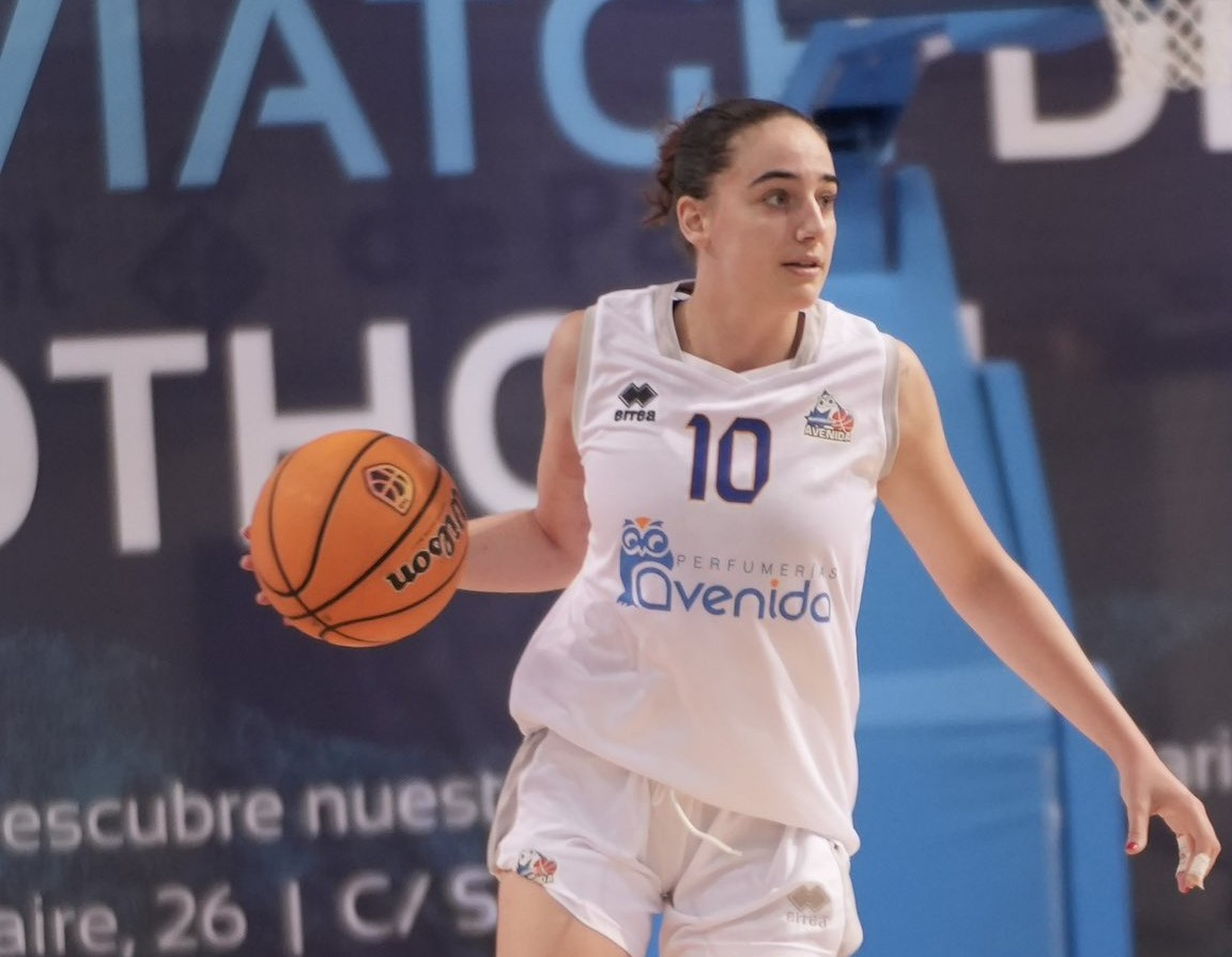 Iyana Martín gana el amistoso del Perfumerías Avenida contra el Azulmarino a 7 segundos para el final (61-62)