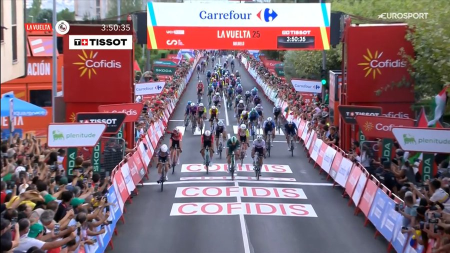 El belga Jasper Philipsen cumple con su condición de favorito y gana al sprint en Guijuelo