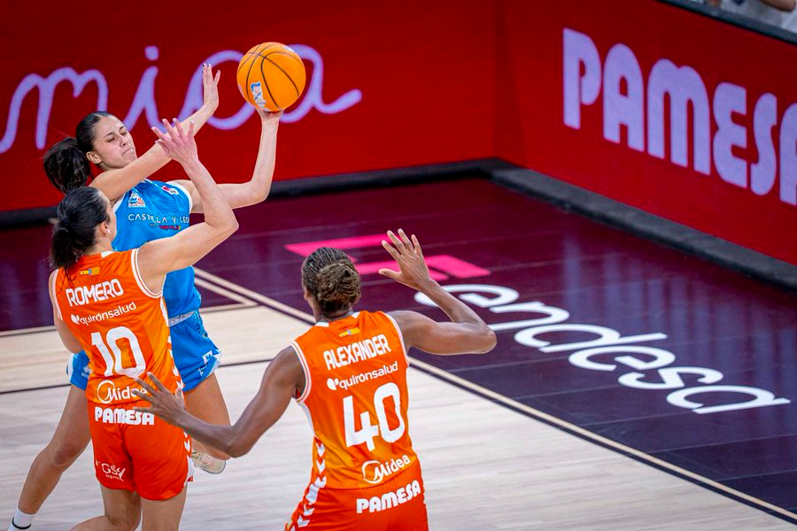 El Perfumerías Avenida no puede con un superior Valencia Basket y se queda sin final de Supercopa (70-75)