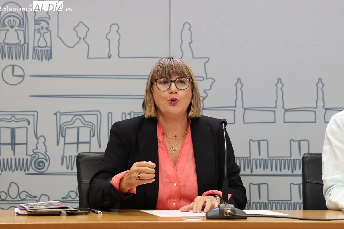 Rueda de prenda del Grupo Municipal Socialista, con la concejal María García. Foto de David Sañudo