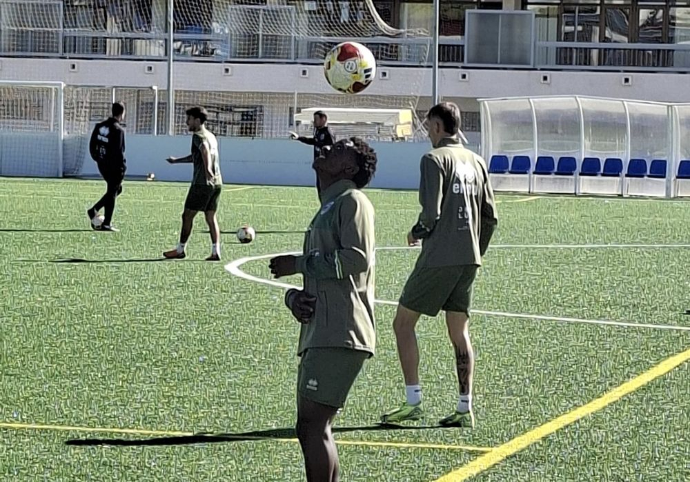 Unionistas prueba al mediocentro Henry Hiobi, ex del Albacete