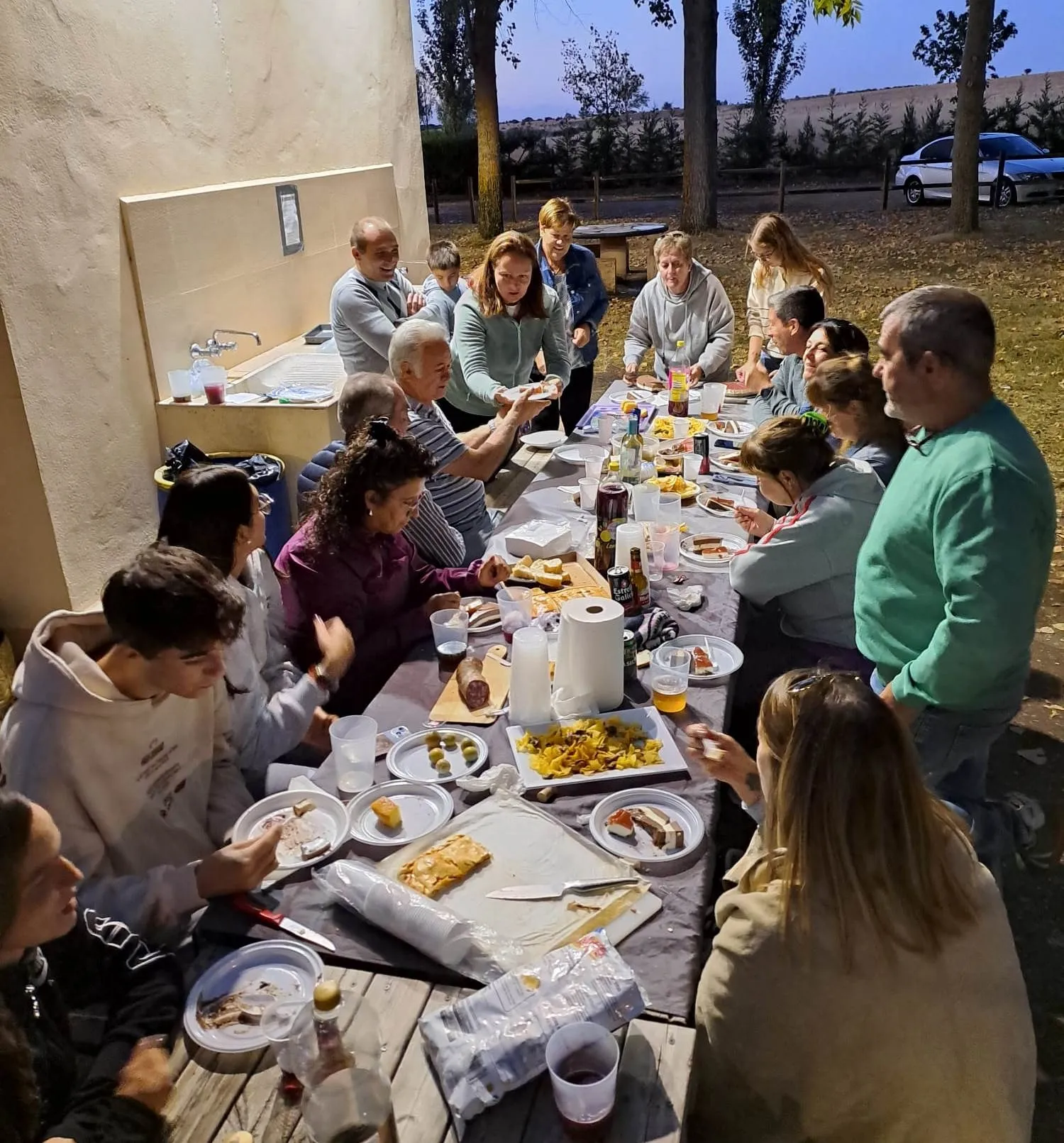 Foto 4 - Los habituales de las piscinas de Morasverdes cierran la temporada con una merienda