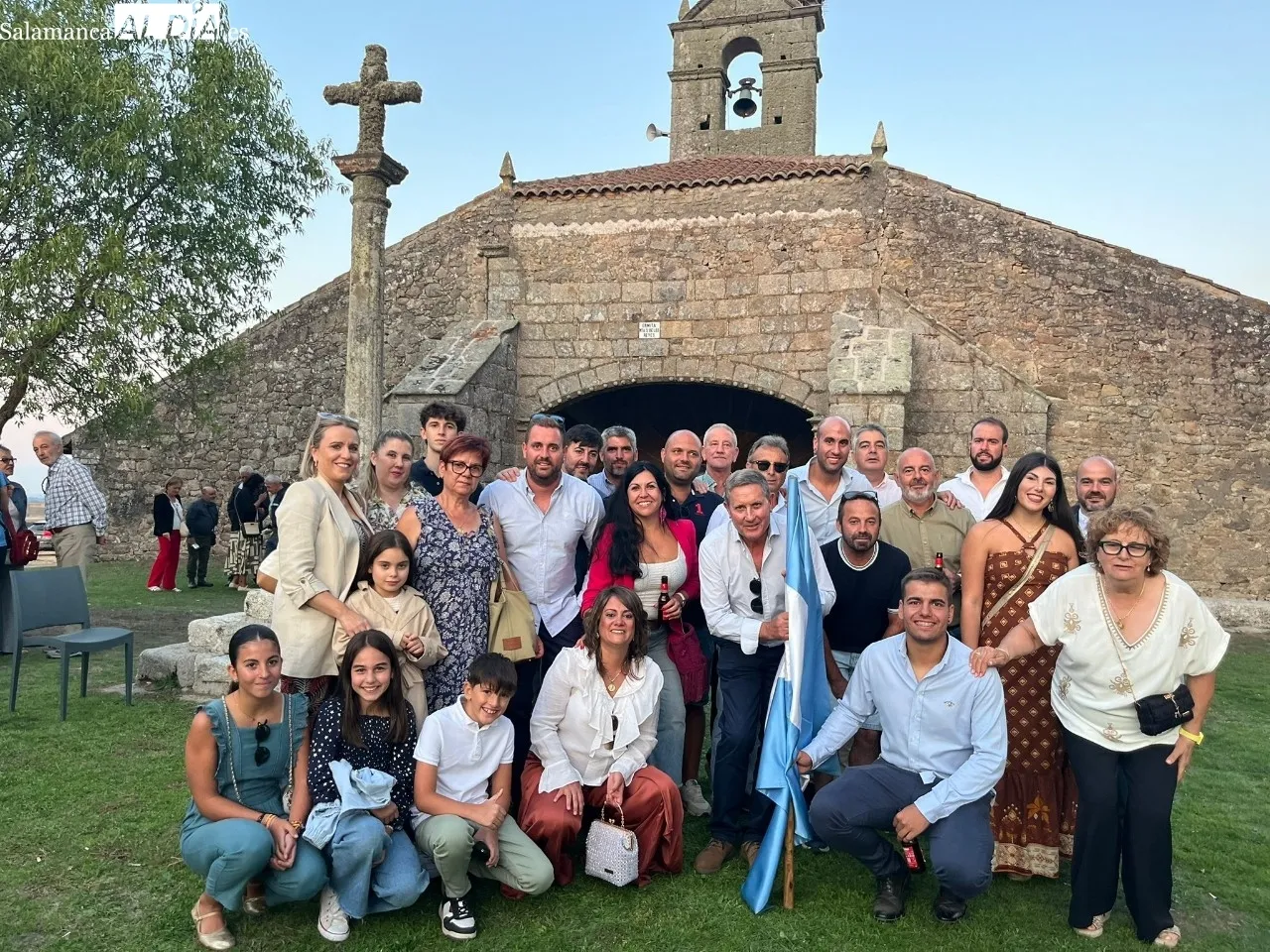 Grupo ganador en la subasta por la bandera 