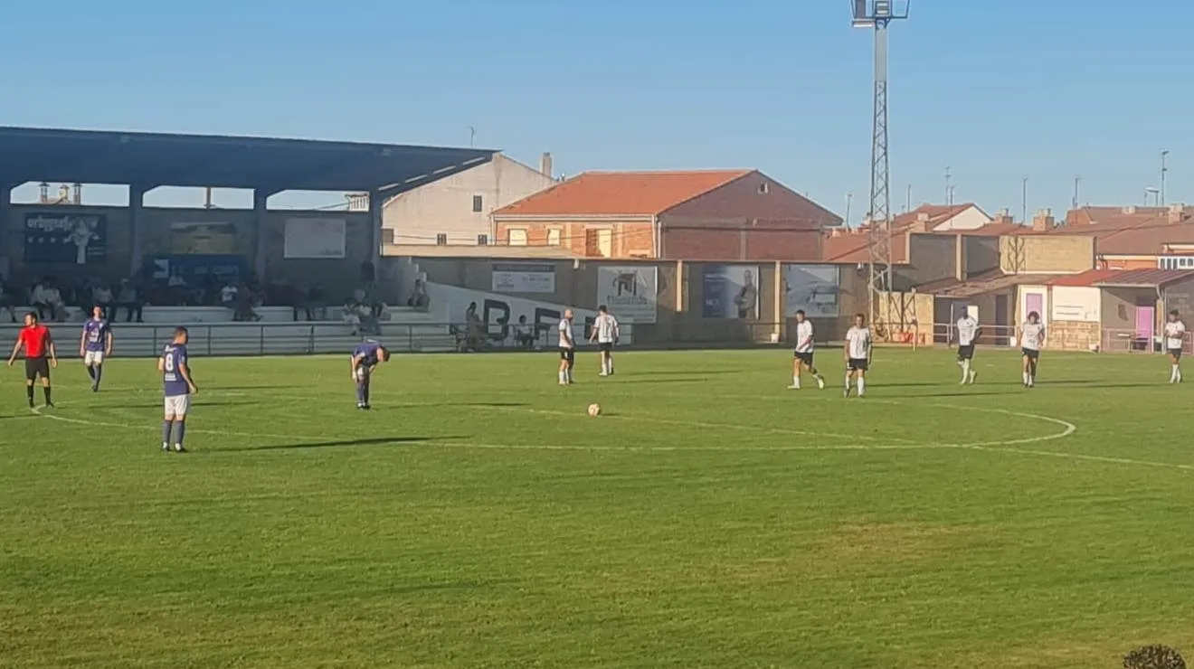 Foto 3 - El Ciudad Rodrigo corta en un choque de locura 22 a&ntilde;os sin ganar fuera de casa el partido inaugural