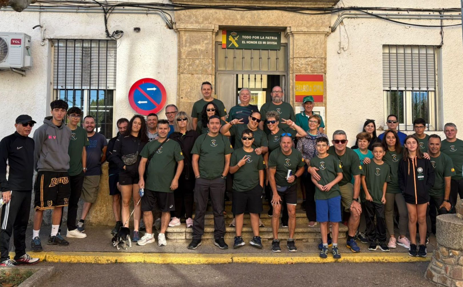 La Guardia Civil lleva a cabo una ruta senderista para empezar a festejar a su patrona