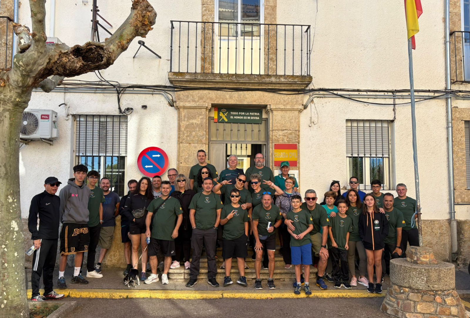 Foto 3 - La Guardia Civil lleva a cabo una ruta senderista para empezar a festejar a su patrona