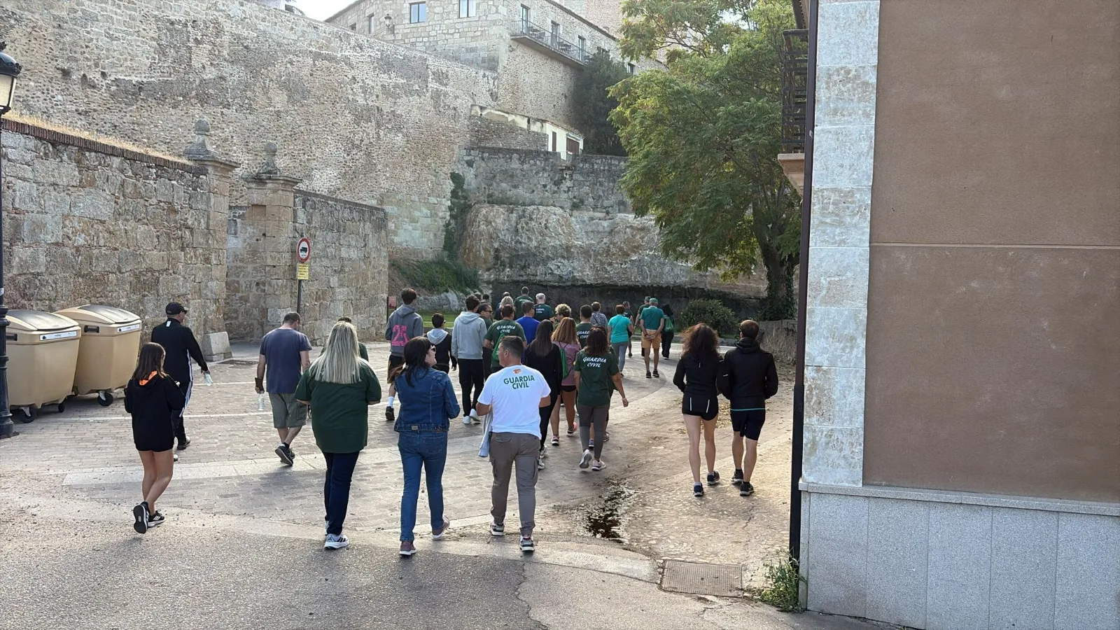 Foto 2 - La Guardia Civil lleva a cabo una ruta senderista para empezar a festejar a su patrona