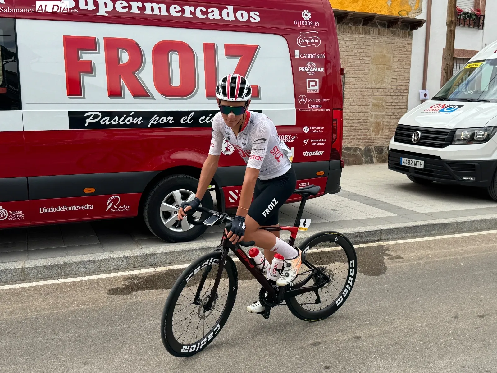 Foto 4 - La 53&ordm; Vuelta Ciclista a Salamanca se ha vivido con intensidad en Las Villas