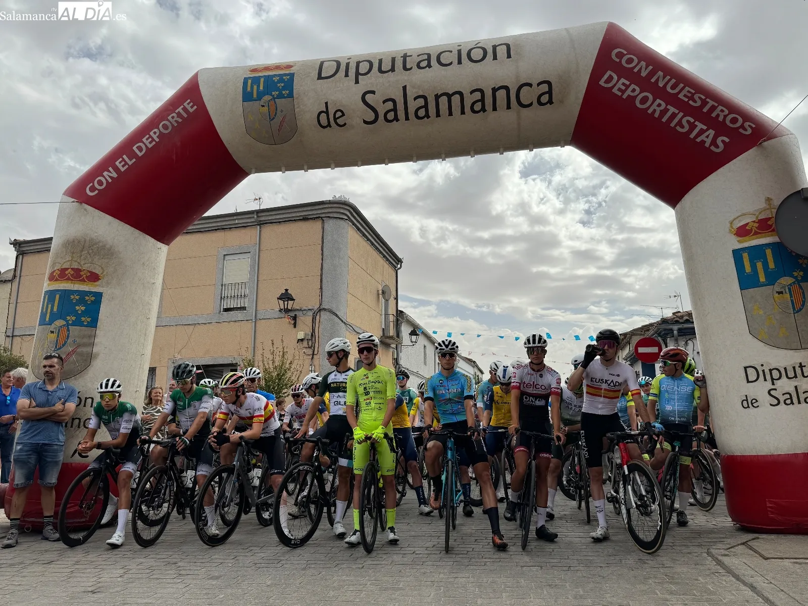 Foto 8 - La 53&ordm; Vuelta Ciclista a Salamanca se ha vivido con intensidad en Las Villas