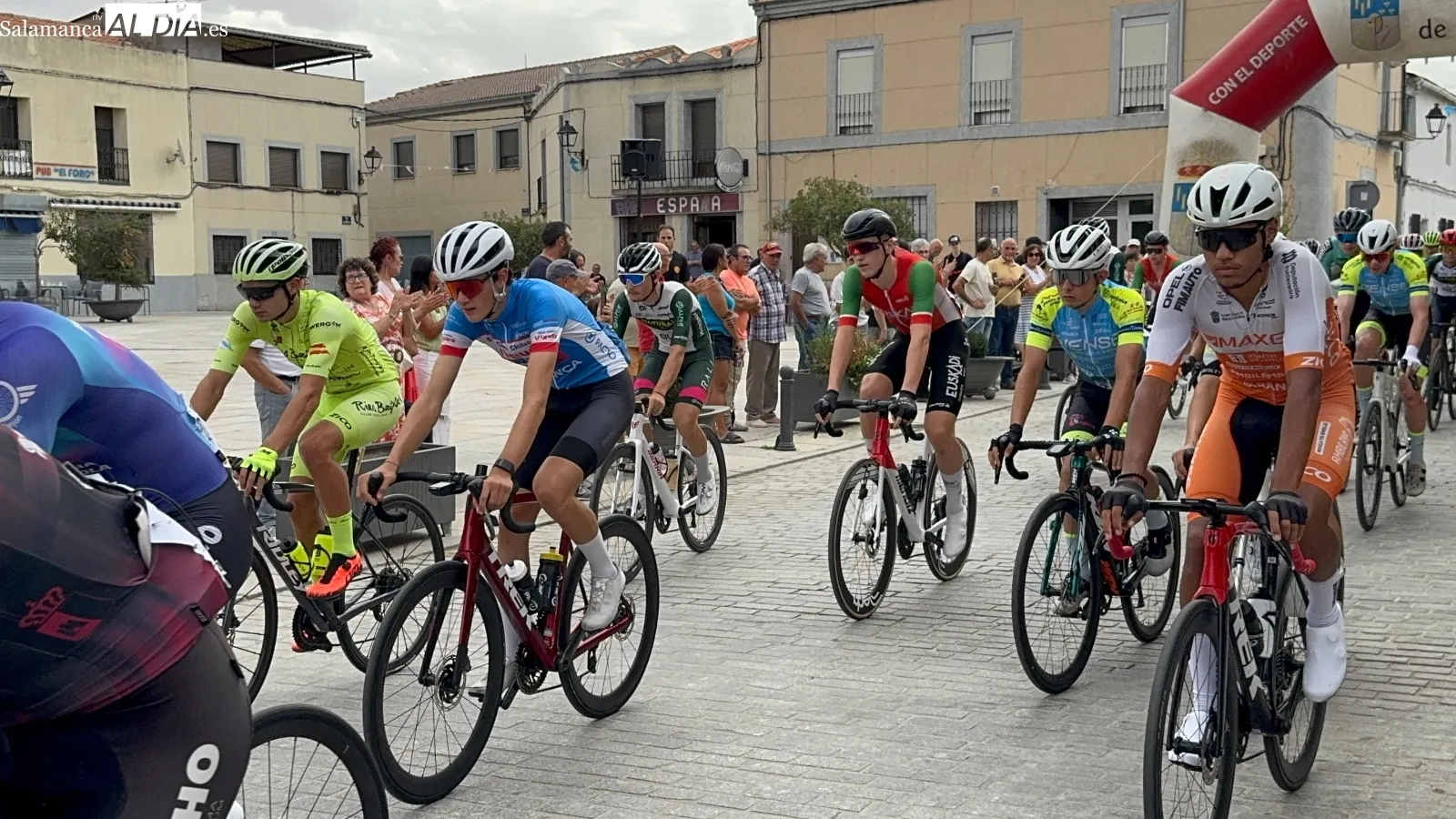 Foto 11 - La 53&ordm; Vuelta Ciclista a Salamanca se ha vivido con intensidad en Las Villas