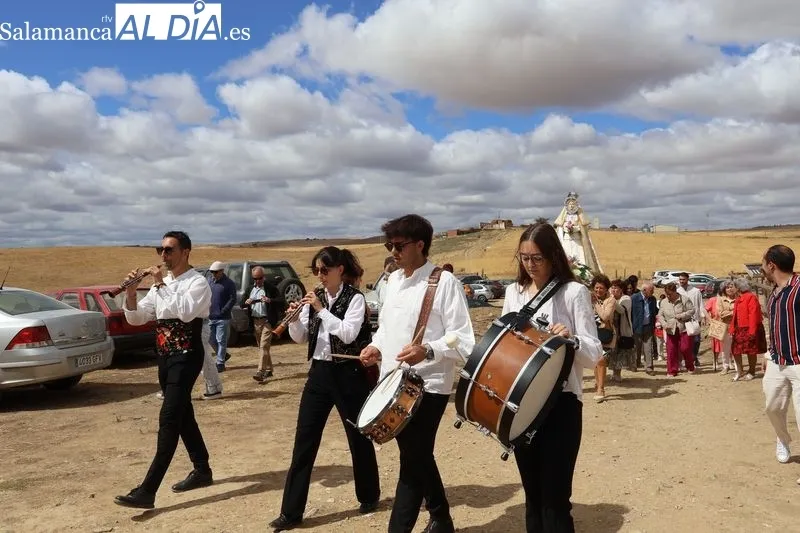 Foto 17 - Palomares de Alba honra a la Virgen de Otero con una emotiva procesi&oacute;n