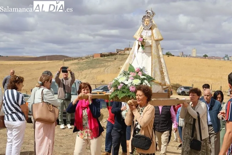 Foto 16 - Palomares de Alba honra a la Virgen de Otero con una emotiva procesi&oacute;n