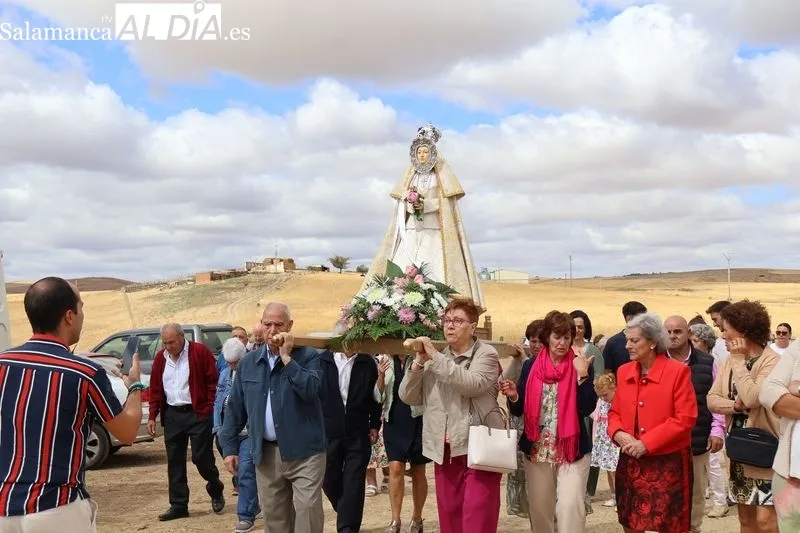 Foto 15 - Palomares de Alba honra a la Virgen de Otero con una emotiva procesi&oacute;n