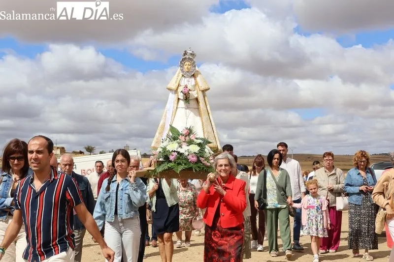 Foto 13 - Palomares de Alba honra a la Virgen de Otero con una emotiva procesi&oacute;n