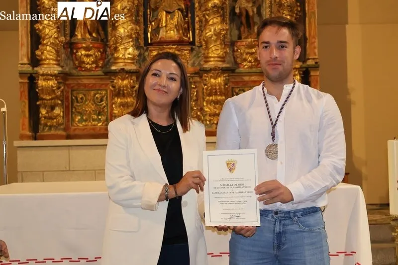 Foto 11 - Charla-coloquio y homenaje a las cofrad&iacute;as marcan la Fiesta de la Exaltaci&oacute;n de la Santa Cruz en Alba de Tormes