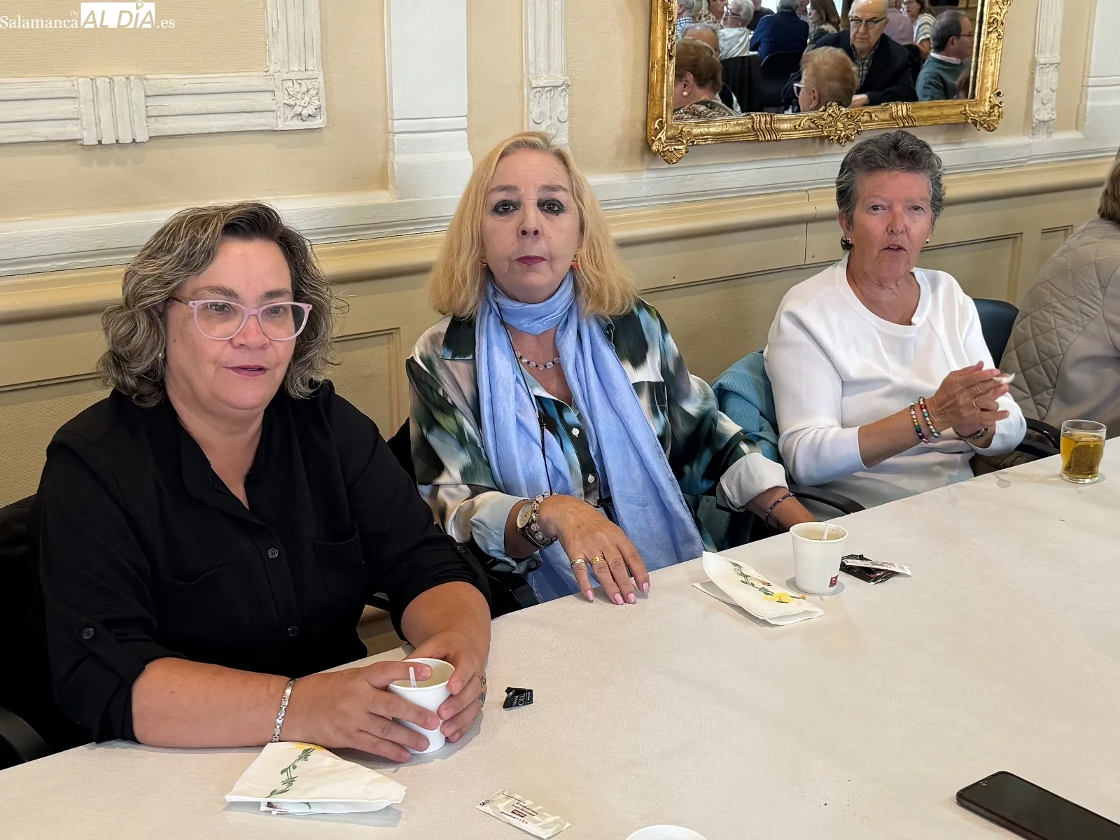 Foto 7 - El Centro Social se llena de ambiente con la esperada fiesta de los mayores