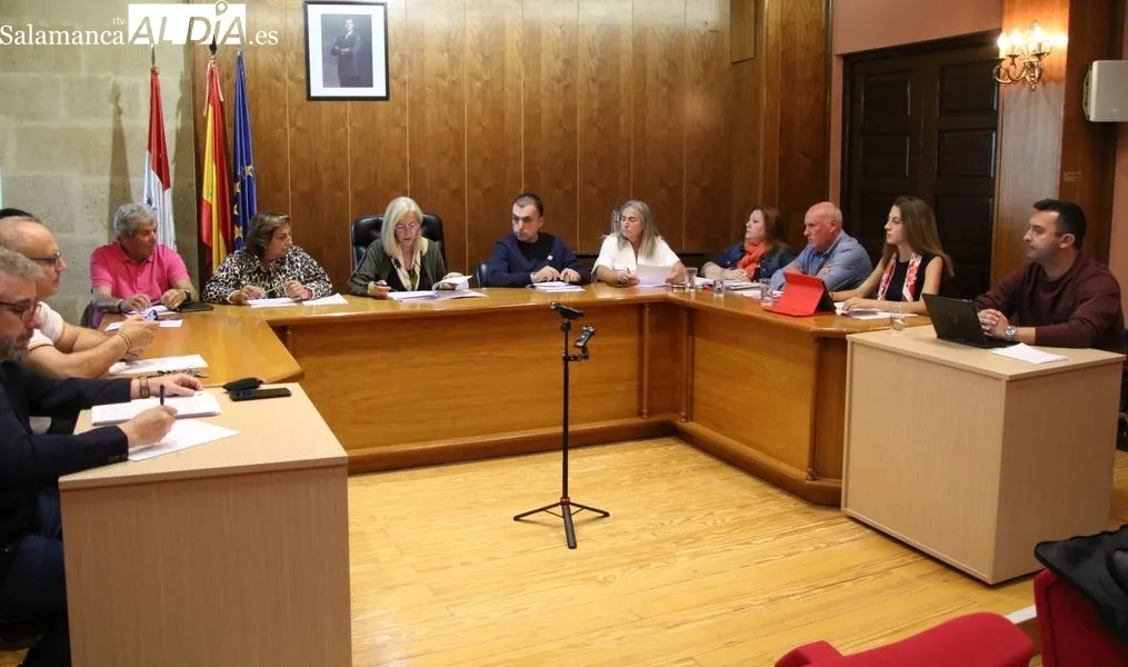 Foto 7 - La gesti&oacute;n diaria y las deudas pendientes centran un intenso debate en el Ayuntamiento de Alba de Tormes