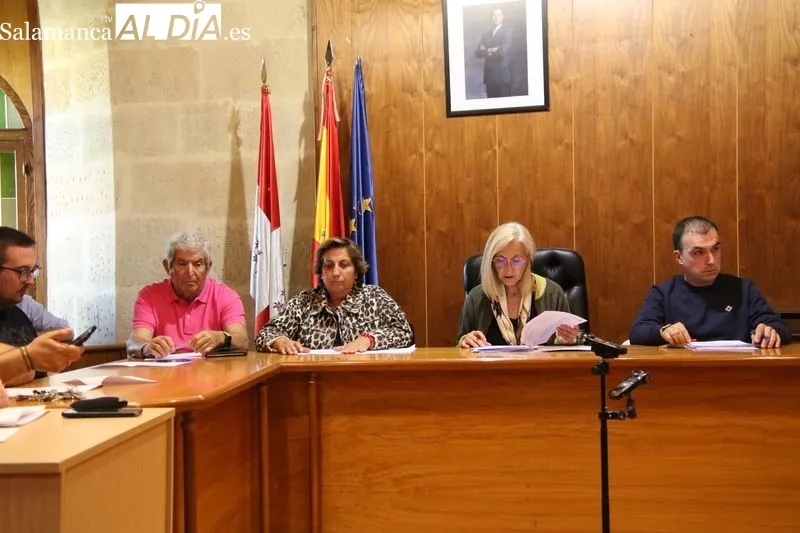 Foto 5 - La gesti&oacute;n diaria y las deudas pendientes centran un intenso debate en el Ayuntamiento de Alba de Tormes