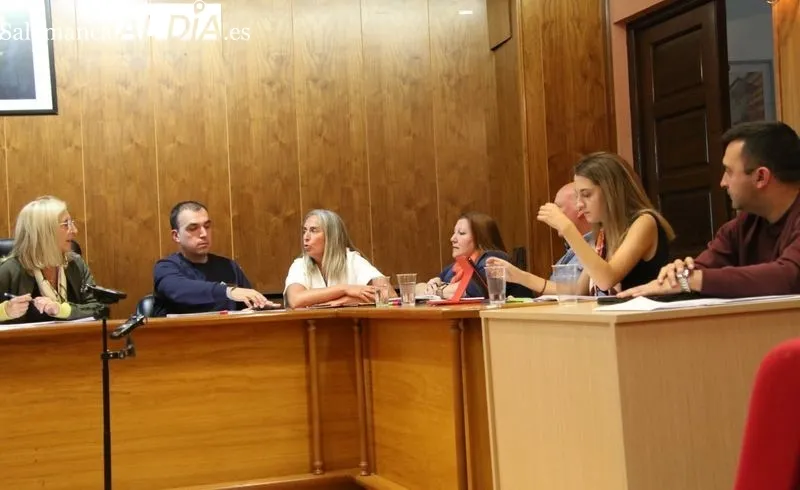 Foto 2 - La gesti&oacute;n diaria y las deudas pendientes centran un intenso debate en el Ayuntamiento de Alba de Tormes