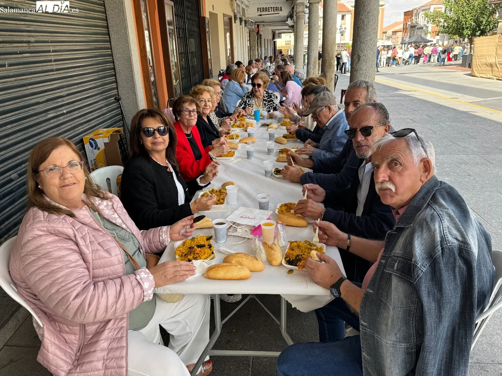 Paellada popular solidaria en las fiestas de San Miguel