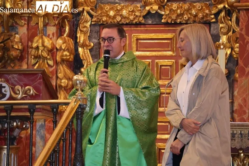 Foto 8 - La Bas&iacute;lica de la Anunciaci&oacute;n estrena un nuevo escudo cargado de simbolog&iacute;a teresiana