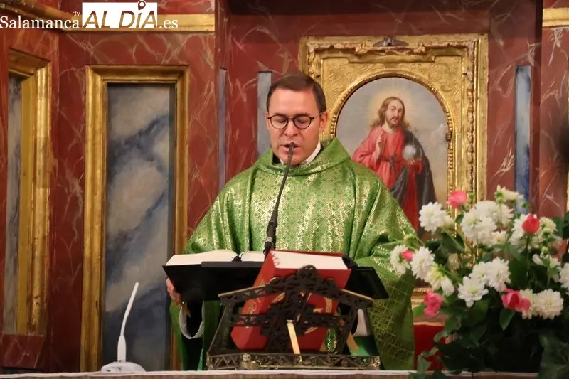 Foto 6 - La Bas&iacute;lica de la Anunciaci&oacute;n estrena un nuevo escudo cargado de simbolog&iacute;a teresiana