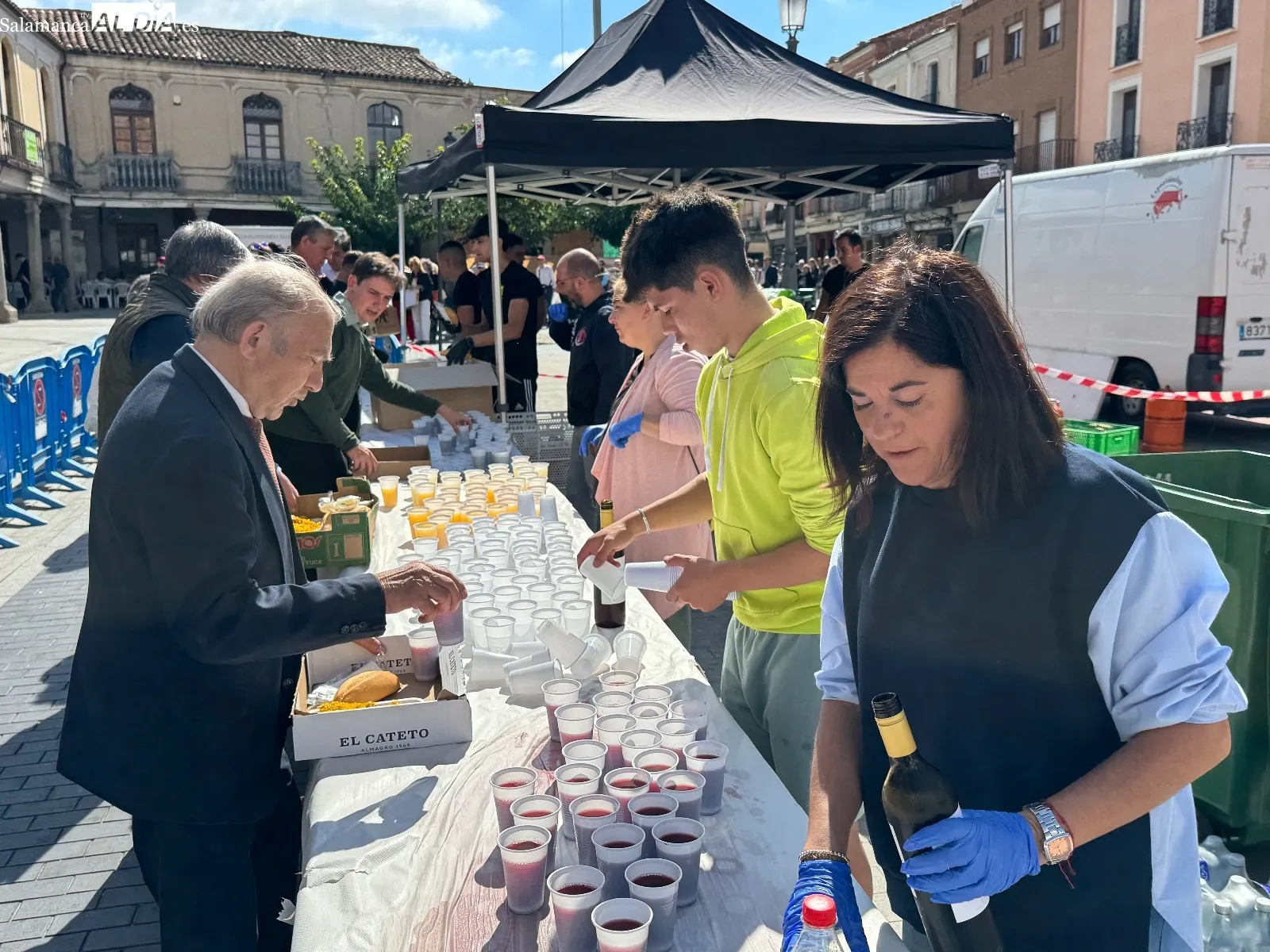 Paellada popular solidaria en las fiestas de San Miguel
