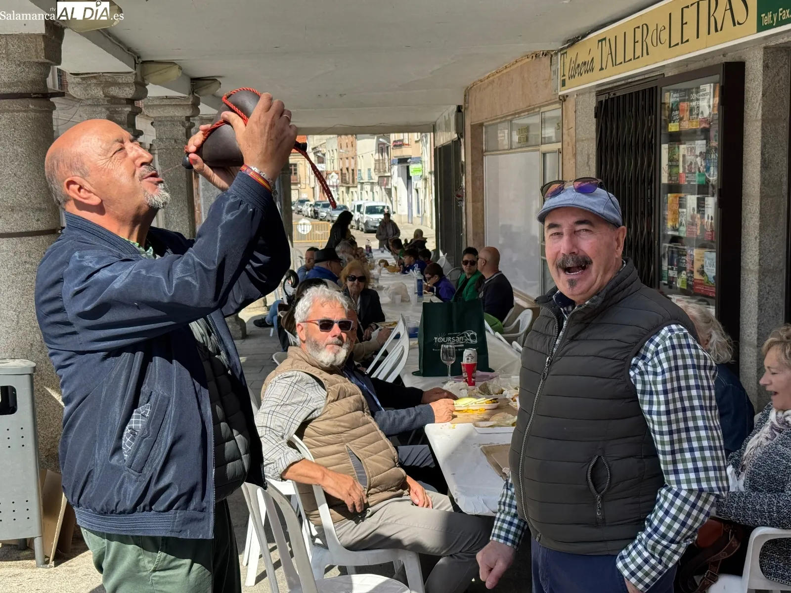 Paellada popular solidaria en las fiestas de San Miguel