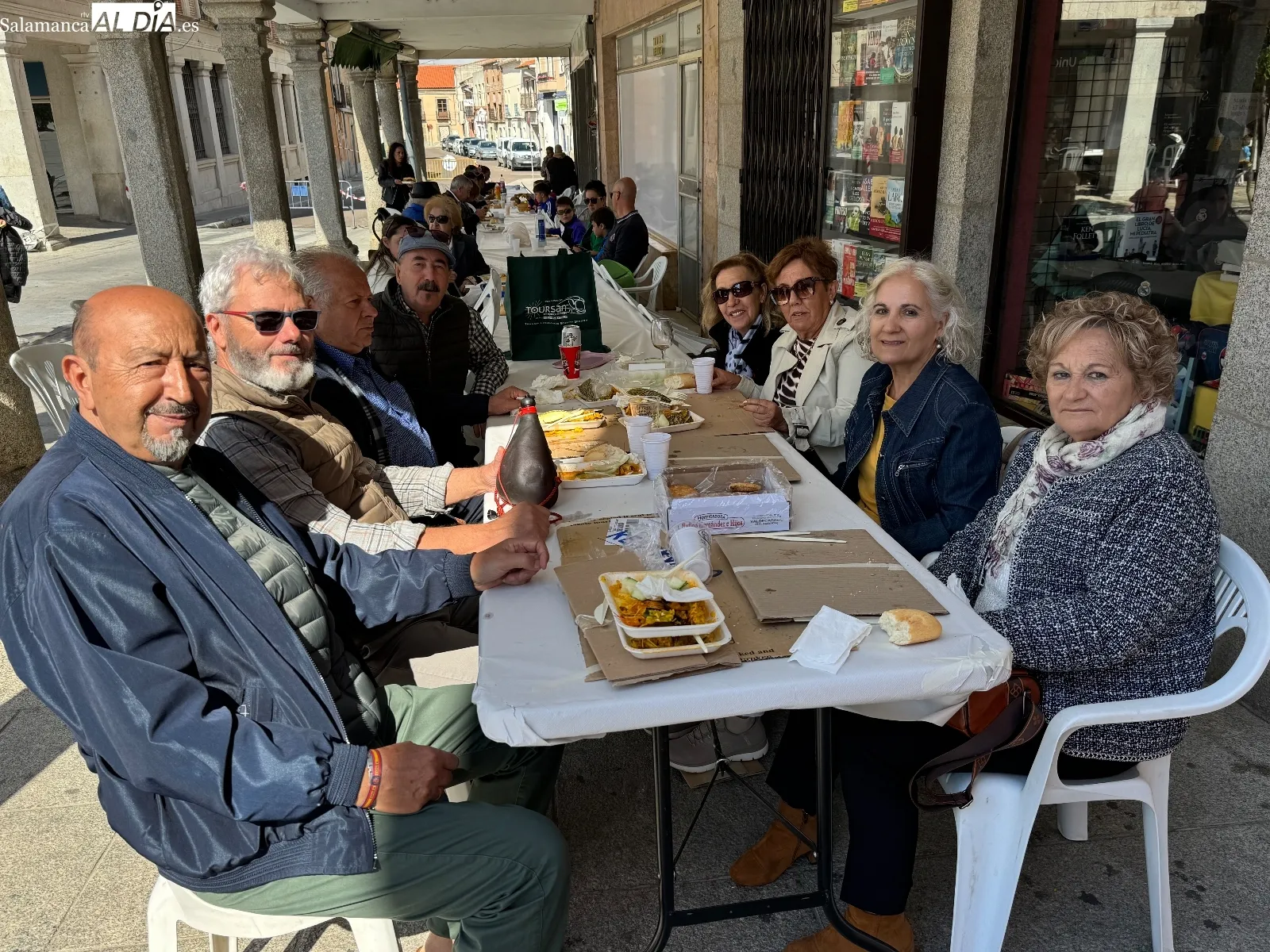 Paellada popular solidaria en las fiestas de San Miguel