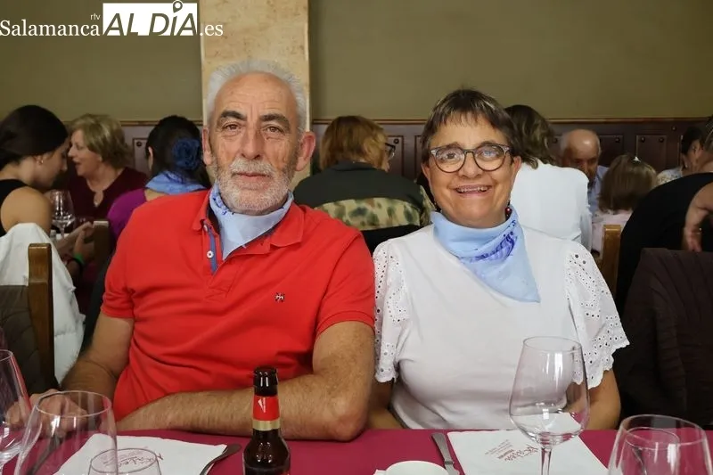 Foto 18 - El Barrio San Miguel cierra sus fiestas con la comida de hermandad en el restaurante Do&ntilde;a Matea