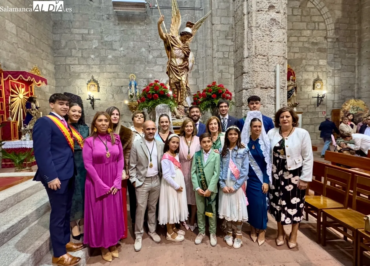 Foto 3 - Cientos de pe&ntilde;arandinos acompa&ntilde;an a San Miguel Arc&aacute;ngel en su d&iacute;a grande