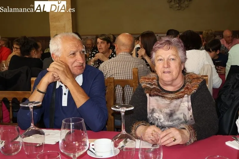 Foto 5 - El Barrio San Miguel cierra sus fiestas con la comida de hermandad en el restaurante Do&ntilde;a Matea