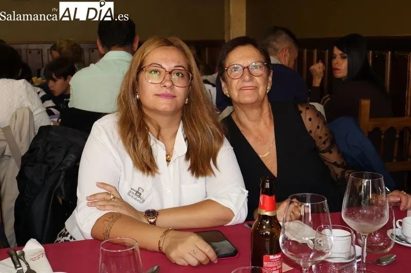 Foto 4 - El Barrio San Miguel cierra sus fiestas con la comida de hermandad en el restaurante Do&ntilde;a Matea