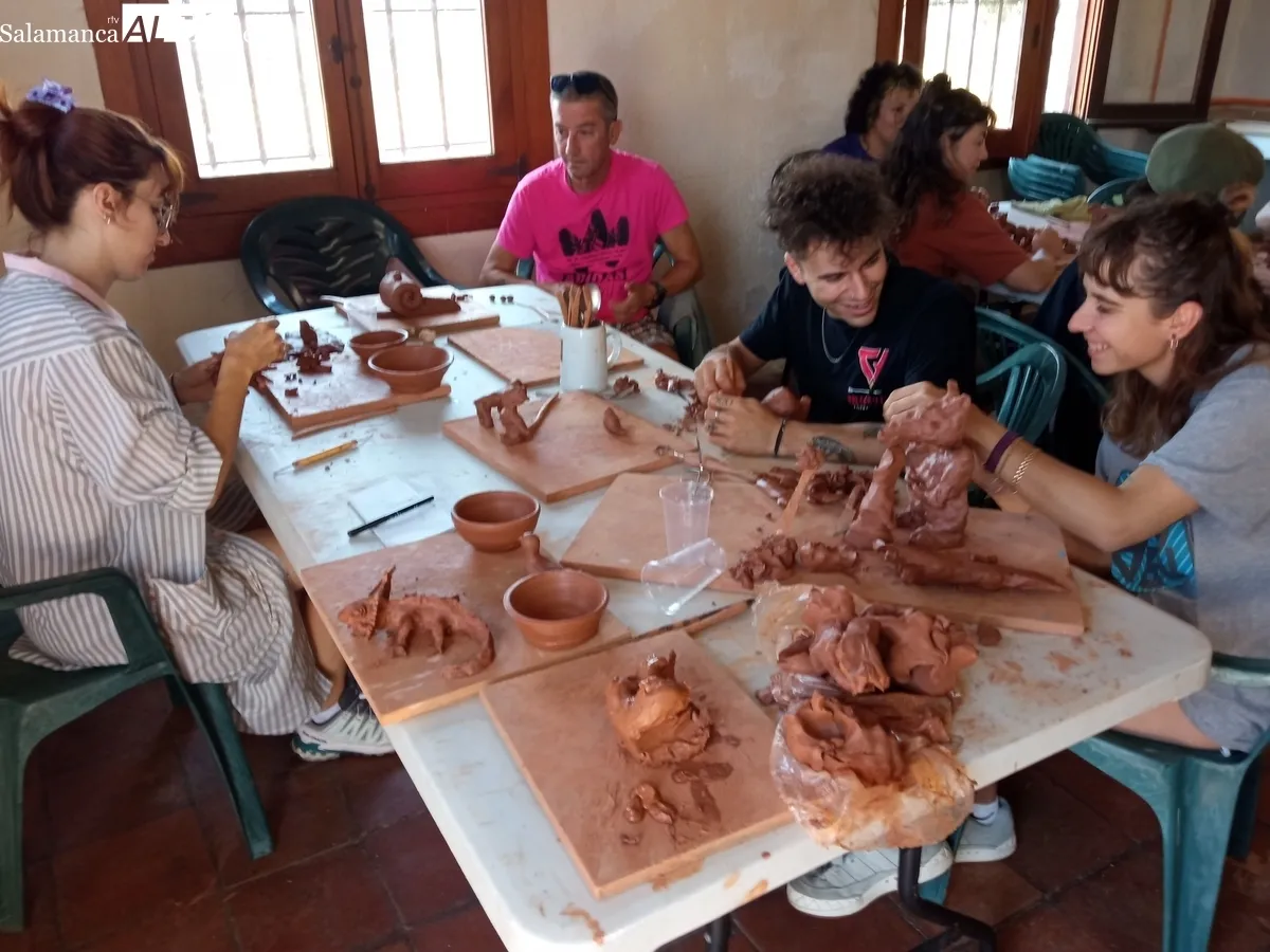 Nueve artesanos de seis comunidades autónomas han participado en Monleras en una Residencia Artística y Artesana
