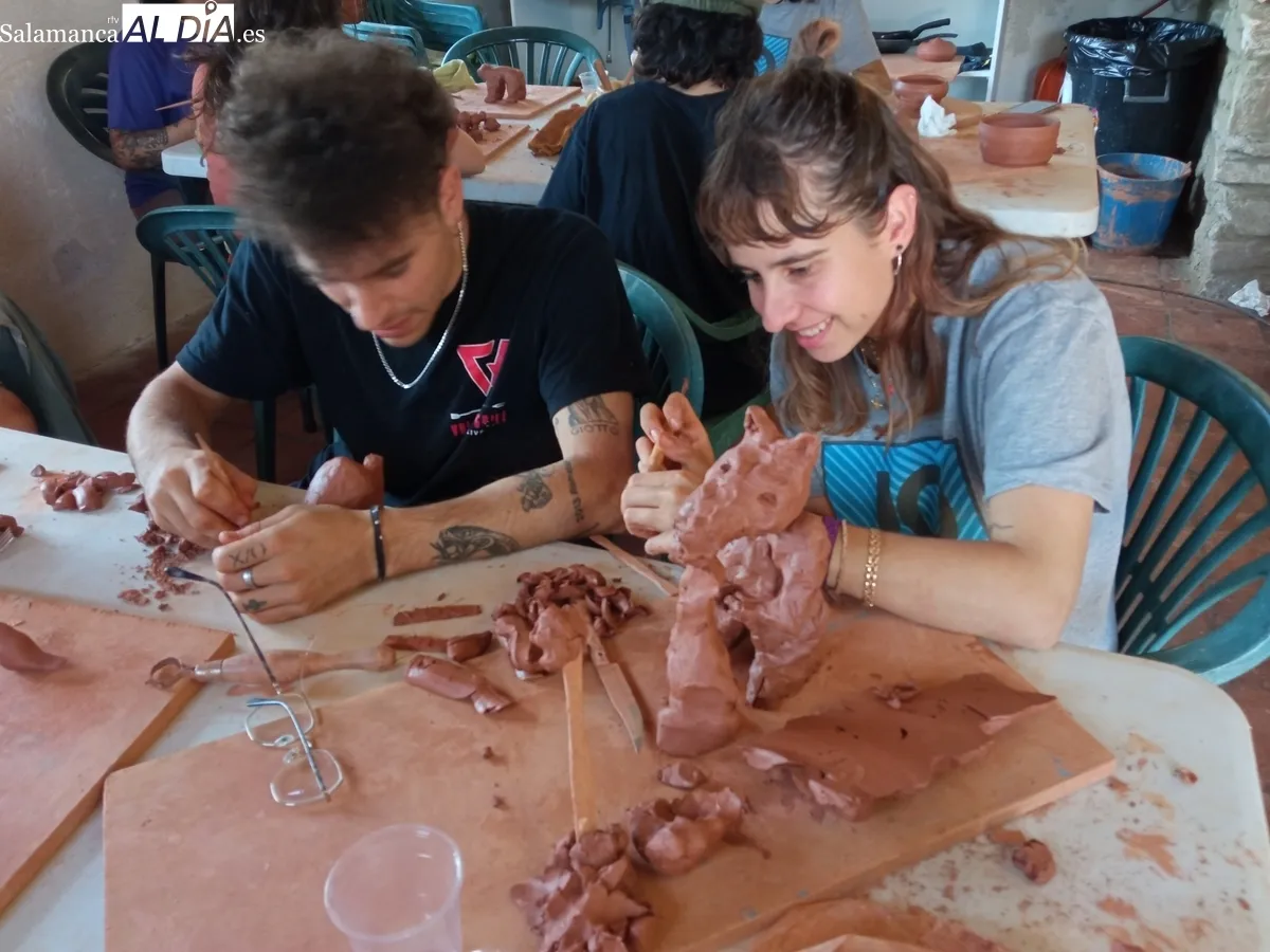 Nueve artesanos de seis comunidades autónomas han participado en Monleras en una Residencia Artística y Artesana