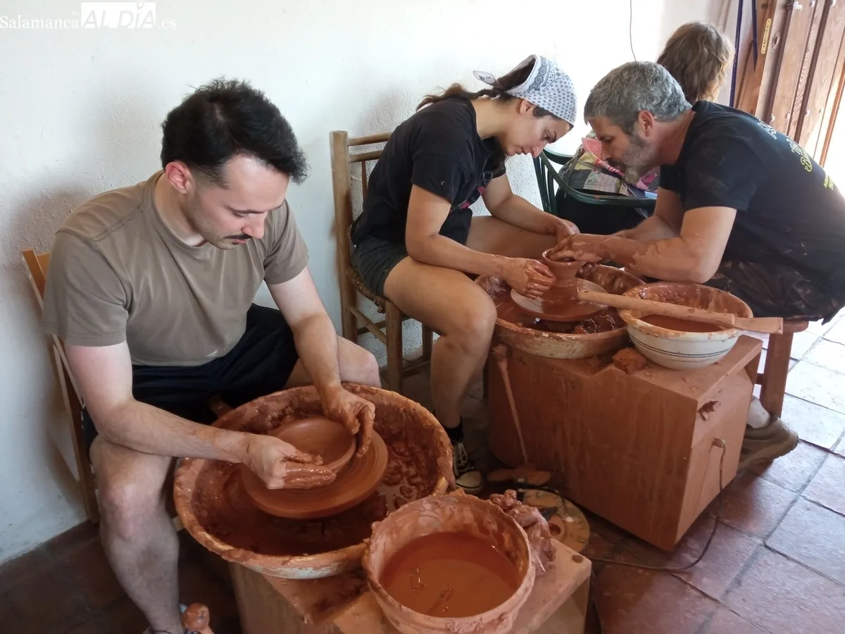 Nueve artesanos de seis comunidades autónomas han participado en Monleras en una Residencia Artística y Artesana