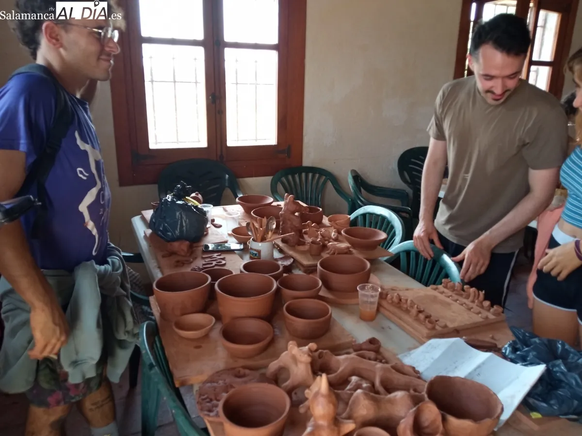 Nueve artesanos de seis comunidades autónomas han participado en Monleras en una Residencia Artística y Artesana