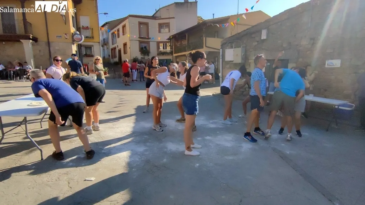 Divertida yincana de peñas con juegos populares como prólogo a las fiestas de Mieza 