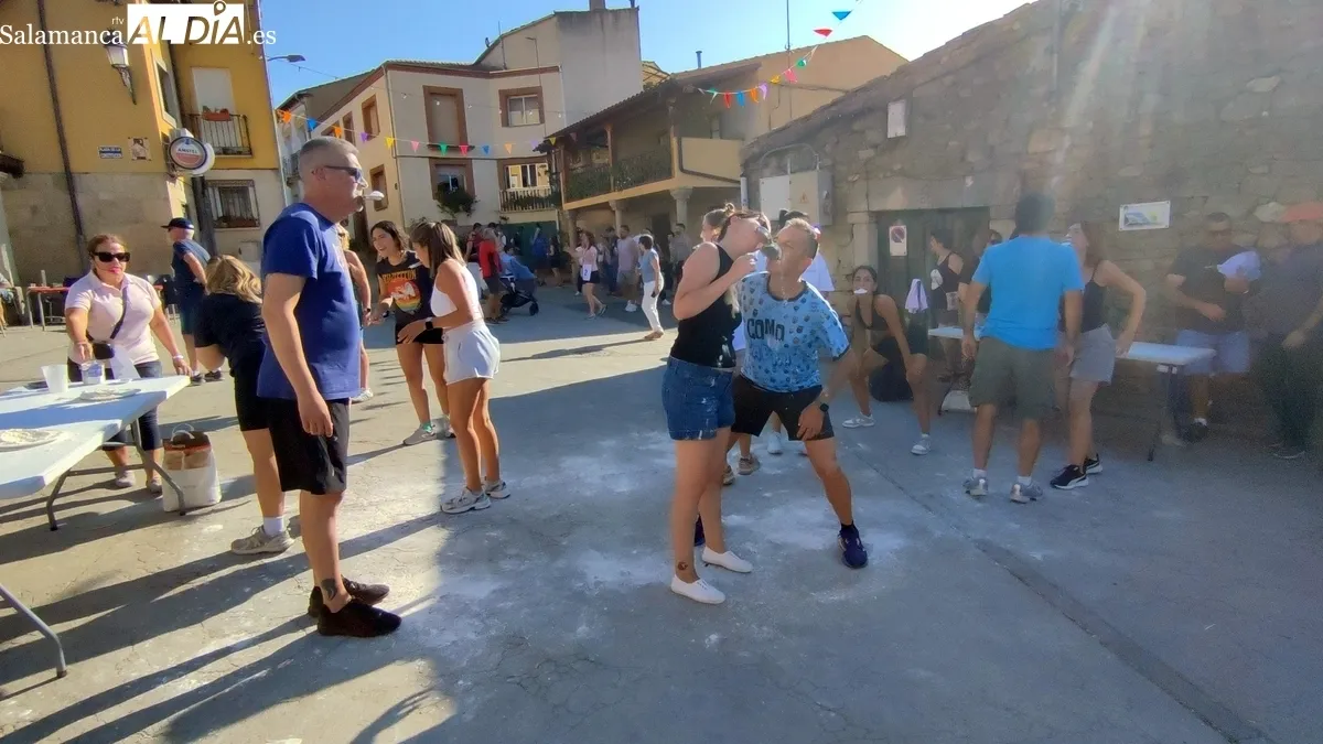 Divertida yincana de peñas con juegos populares como prólogo a las fiestas de Mieza 