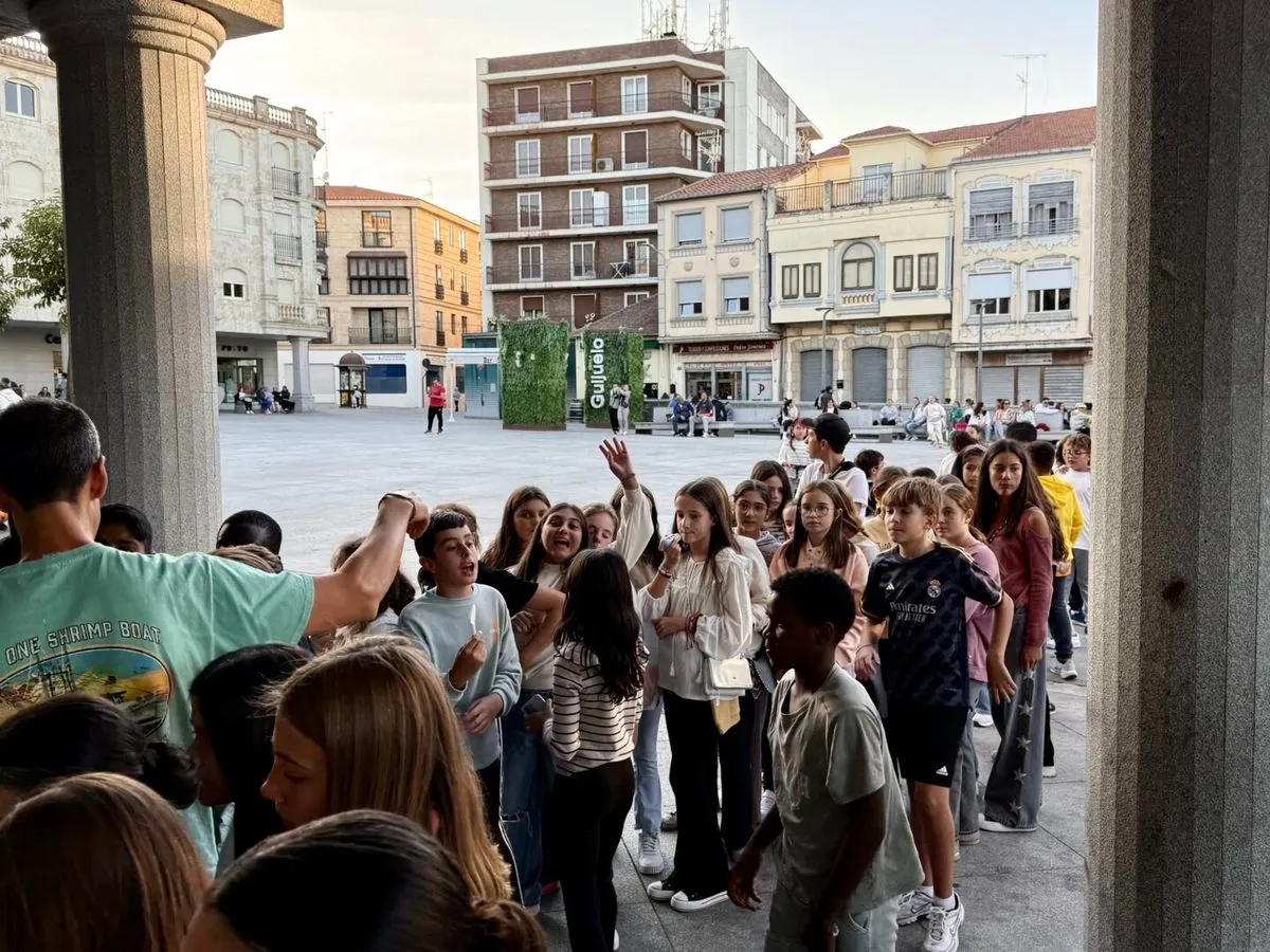 Foto 7 - Tarta gigante, m&uacute;sica y juegos para celebrar los 18 a&ntilde;os de Guijuelo Joven (Fotos)