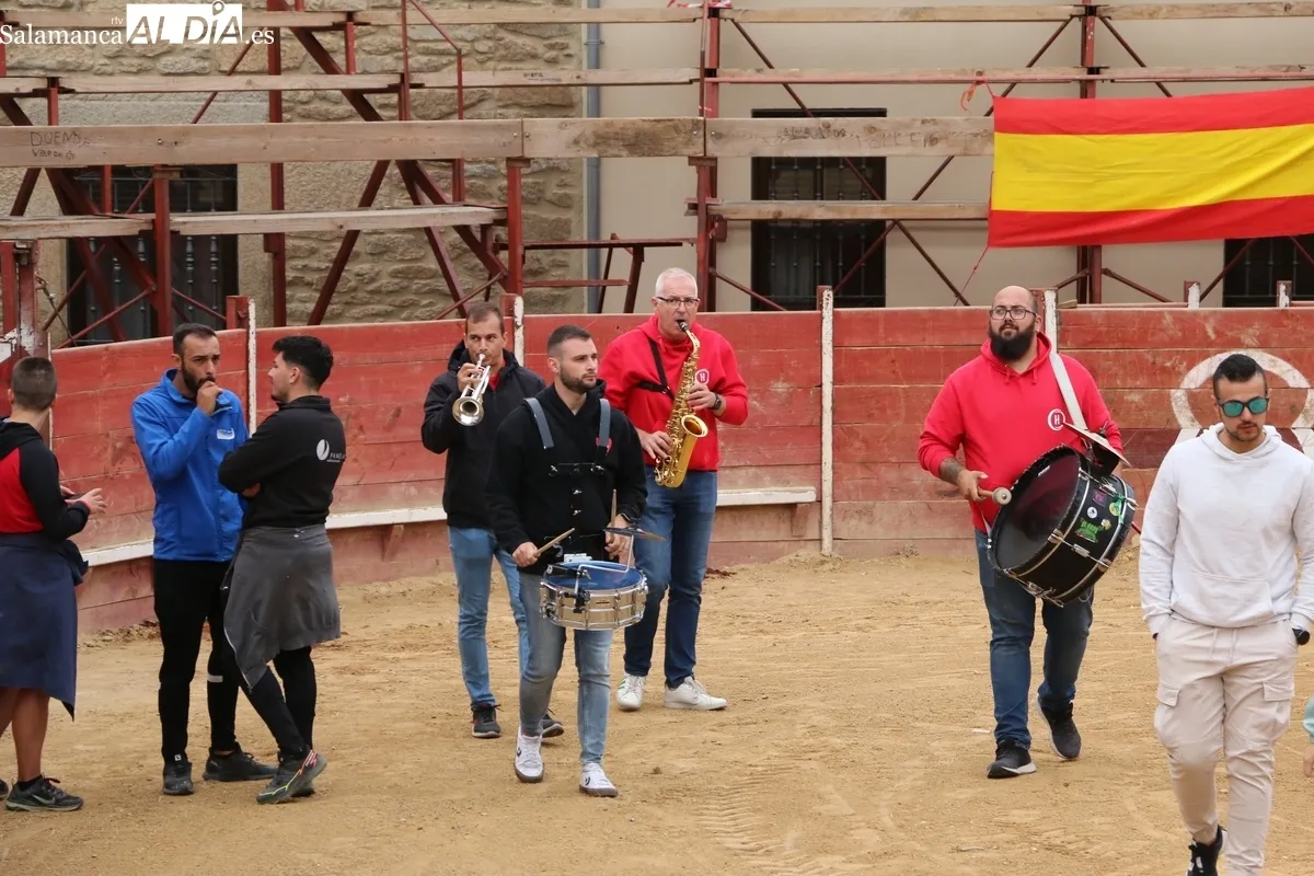 Entretenido encierro-capea en el que se dio suelta a tres vacas y un novillo de la ganadería de Ignacio López Chaves, aunque con distintos hierros / CORRAL  