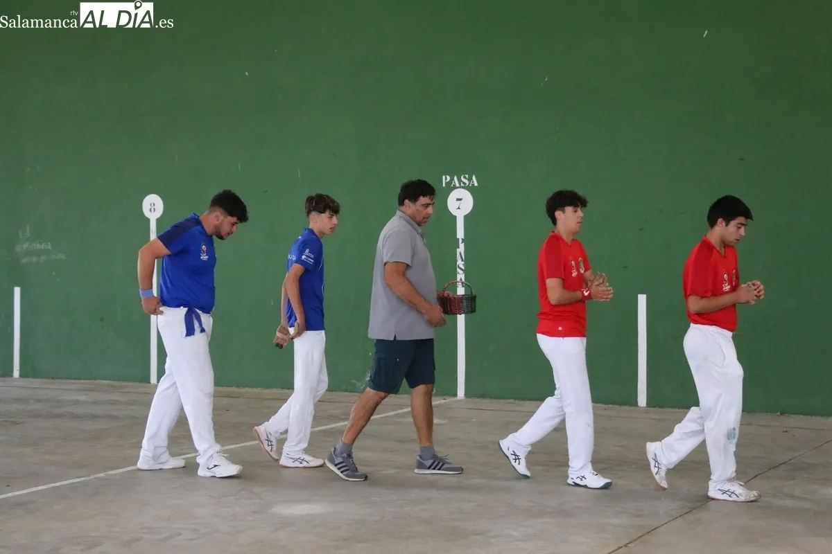 Excelente tarde de pelota a mano en Villaseco de los Reyes con dos emocionantes partidos / CORRAL